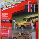 Diecast Republic Johnny Lightning 2022 Classic Gold Release 1 Version B 1979 International Scout II Midas Edition